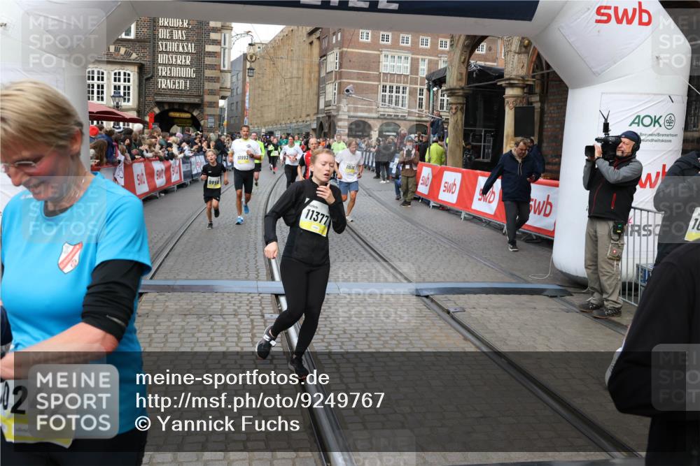 05.10.2025 - 20. swb-Marathon Bremen Yannick Fuchs http://msf.ph/oto/9249767 05.10.2025 10:53:22 Ziel 9449, 9703, 9834, 9956, 10242, 10349, 10460, 10466, 10806, 10958, 10993, 11377, 11510, 11512 meine-sportfotos.de