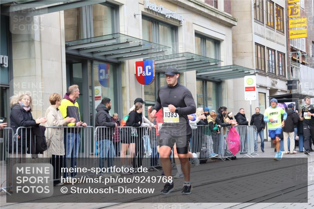 05.10.2025 - 20. swb-Marathon Bremen Strokosch-Dieckow http://msf.ph/oto/9249768 05.10.2025 10:53:32 Ziel 9313, 9456, 9494, 9520, 9548, 9701, 9807, 9835, 9934, 10020, 10046, 10075, 10163, 10416, 10484, 10616, 10696, 10785, 10906, 10966, 11046, 11141, 11152, 11303, 11339, 11383, 11432, 11445, 11533, 11593, 9313, 9456, 9494, 9520, 9548, 9701, 9807, 9835, 9934, 10020, 10046, 10075, 10163, 10416, 10484, 10616, 10696, 10785, 10906, 10966, 11046, 11141, 11152, 11303, 11339, 11383, 11432, 11445, 11533, 11593 meine-sportfotos.de