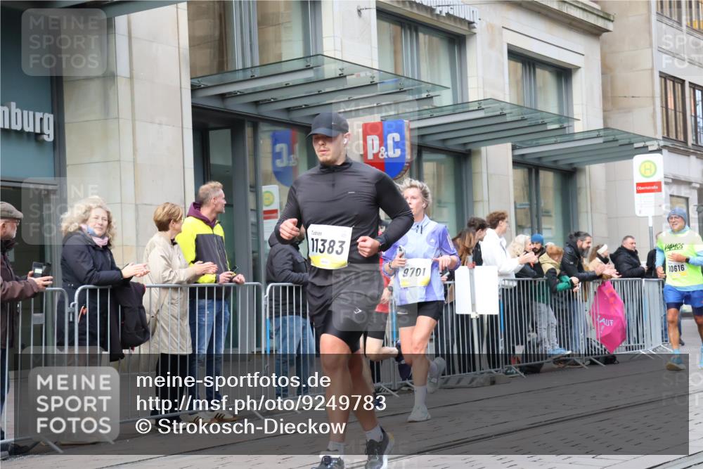 05.10.2025 - 20. swb-Marathon Bremen Strokosch-Dieckow http://msf.ph/oto/9249783 05.10.2025 10:53:33 Ziel 9313, 9456, 9494, 9520, 9548, 9701, 9807, 9835, 9934, 10019, 10020, 10046, 10075, 10163, 10416, 10484, 10616, 10631, 10662, 10696, 10785, 10906, 10966, 11141, 11152, 11303, 11339, 11383, 11432, 11445, 11533, 11593, 9313, 9456, 9494, 9520, 9548, 9701, 9807, 9835, 9934, 10019, 10020, 10046, 10075, 10163, 10416, 10484, 10616, 10631, 10662, 10696, 10785, 10906, 10966, 11141, 11152, 11303, 11339, 11383, 11432, 11445, 11533, 11593 meine-sportfotos.de
