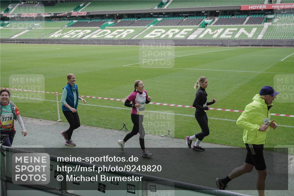 05.10.2025 - 20. swb-Marathon Bremen Michael Burmester http://msf.ph/oto/9249820 05.10.2025 10:39:56 Laufen im Stadion 7654, 7779, 7789, 7799, 7979, 9002, 9180, 9186, 9220, 9224, 9225, 9228, 9241, 9275, 9286, 9308, 9315, 9325, 9387, 9419, 9423, 9515, 9523, 9554, 9571, 9610, 9615, 9619, 9623, 9644, 9661, 9662, 9713, 9780, 9786, 9866, 9901, 9908, 9931, 9944, 9976, 10018, 10021, 10025, 10157, 10160, 10185, 10192, 10207, 10238, 10286, 10289, 10371, 10374, 10383, 10422, 10426, 10451, 10462, 10531, 10532, 10542, 10567, 10587, 10597, 10603, 10604, 10619, 10674, 10699, 10737, 10749, 9324 meine-sportfotos.de