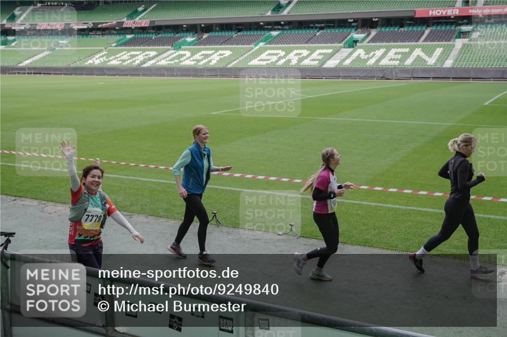 05.10.2025 - 20. swb-Marathon Bremen Michael Burmester http://msf.ph/oto/9249840 05.10.2025 10:39:56 Laufen im Stadion 7654, 7779, 7789, 7799, 7979, 9002, 9180, 9186, 9220, 9224, 9225, 9228, 9241, 9275, 9286, 9308, 9315, 9325, 9387, 9419, 9423, 9515, 9523, 9554, 9571, 9610, 9615, 9619, 9623, 9644, 9661, 9662, 9713, 9780, 9786, 9866, 9901, 9908, 9931, 9944, 9976, 10018, 10021, 10025, 10157, 10160, 10185, 10192, 10207, 10238, 10286, 10289, 10371, 10374, 10383, 10422, 10426, 10451, 10462, 10531, 10532, 10542, 10567, 10587, 10597, 10603, 10604, 10619, 10674, 10699, 10737, 10749, 9324 meine-sportfotos.de