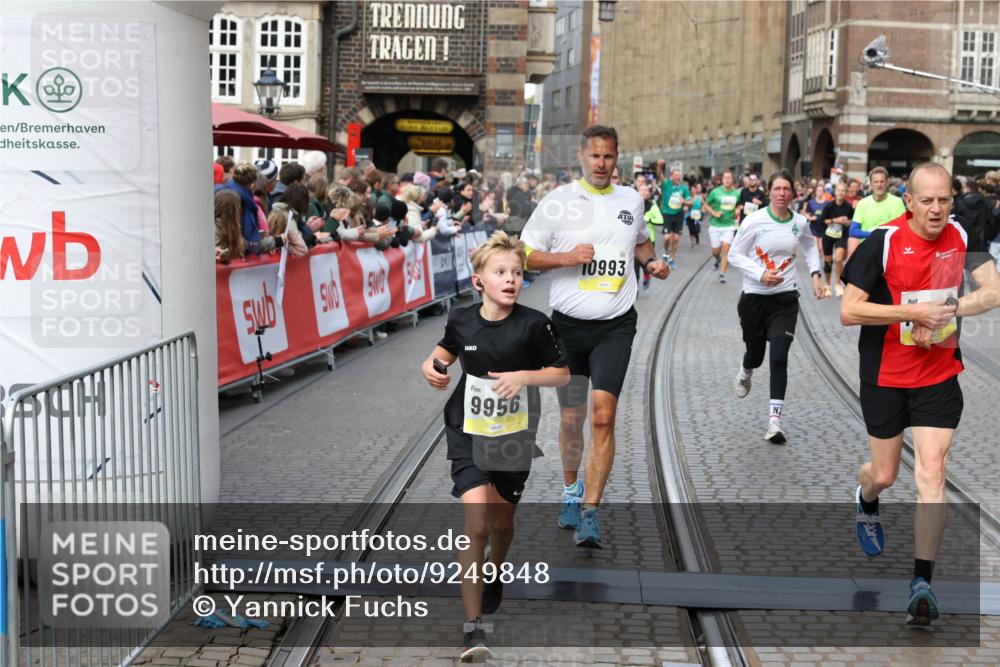 05.10.2025 - 20. swb-Marathon Bremen Yannick Fuchs http://msf.ph/oto/9249848 05.10.2025 10:53:24 Ziel 9449, 9539, 9834, 9956, 10242, 10317, 10349, 10460, 10466, 10806, 10958, 10993, 11175, 11377, 11510, 11512 meine-sportfotos.de