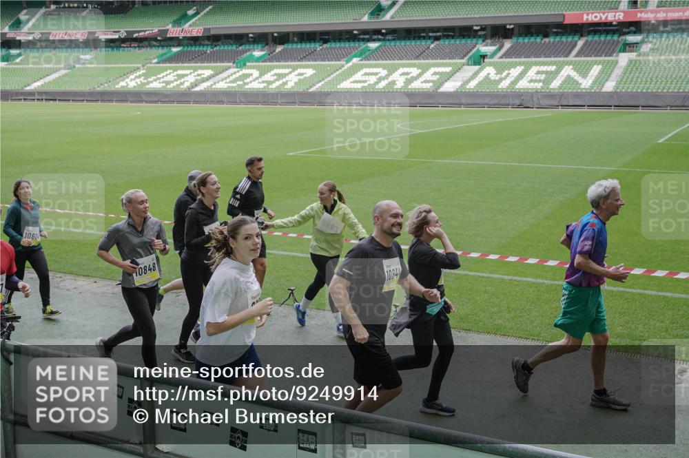 05.10.2025 - 20. swb-Marathon Bremen Michael Burmester http://msf.ph/oto/9249914 05.10.2025 10:40:00 Laufen im Stadion 7654, 7779, 7789, 7799, 7979, 9002, 9180, 9186, 9220, 9224, 9225, 9228, 9241, 9275, 9286, 9308, 9315, 9325, 9387, 9419, 9423, 9491, 9515, 9523, 9552, 9554, 9571, 9615, 9619, 9623, 9644, 9661, 9662, 9713, 9721, 9780, 9786, 9866, 9901, 9908, 9931, 9944, 9976, 10018, 10021, 10025, 10157, 10160, 10185, 10192, 10207, 10238, 10286, 10289, 10374, 10383, 10422, 10426, 10451, 10462, 10531, 10532, 10542, 10567, 10587, 10597, 10603, 10604, 10619, 10674, 10699, 10737, 10749 meine-sportfotos.de