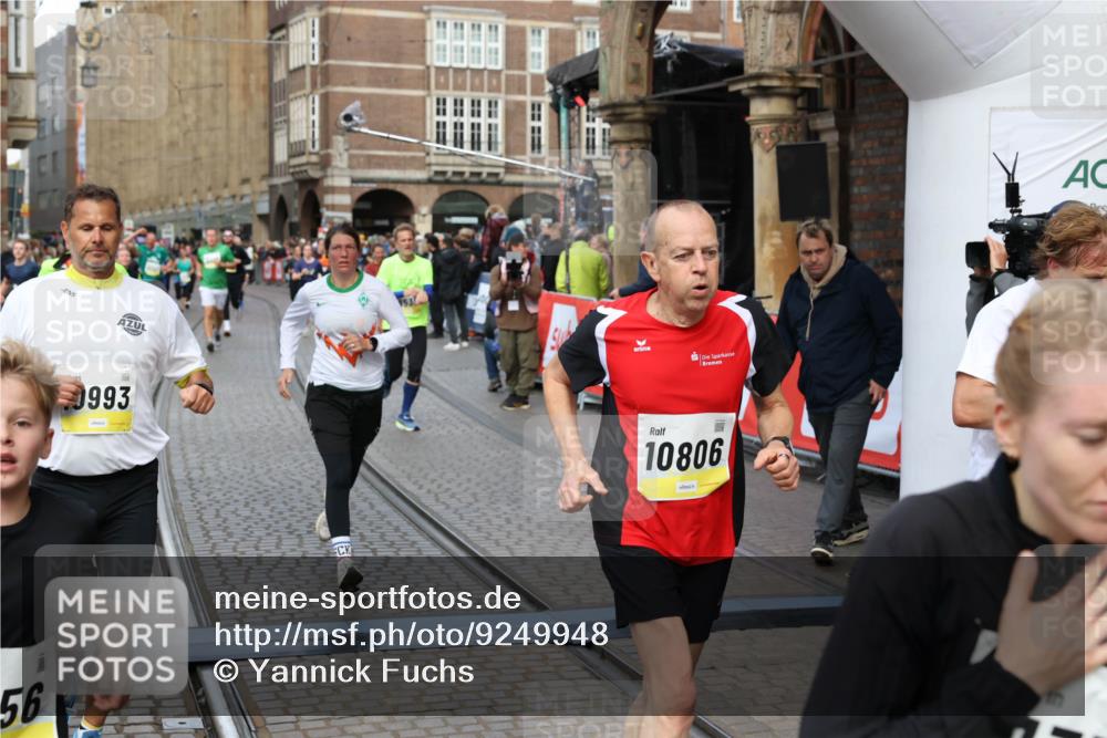 05.10.2025 - 20. swb-Marathon Bremen Yannick Fuchs http://msf.ph/oto/9249948 05.10.2025 10:53:25 Ziel 9263, 9449, 9539, 9834, 9956, 10242, 10317, 10460, 10806, 10958, 10993, 11175, 11377, 11510, 11512 meine-sportfotos.de
