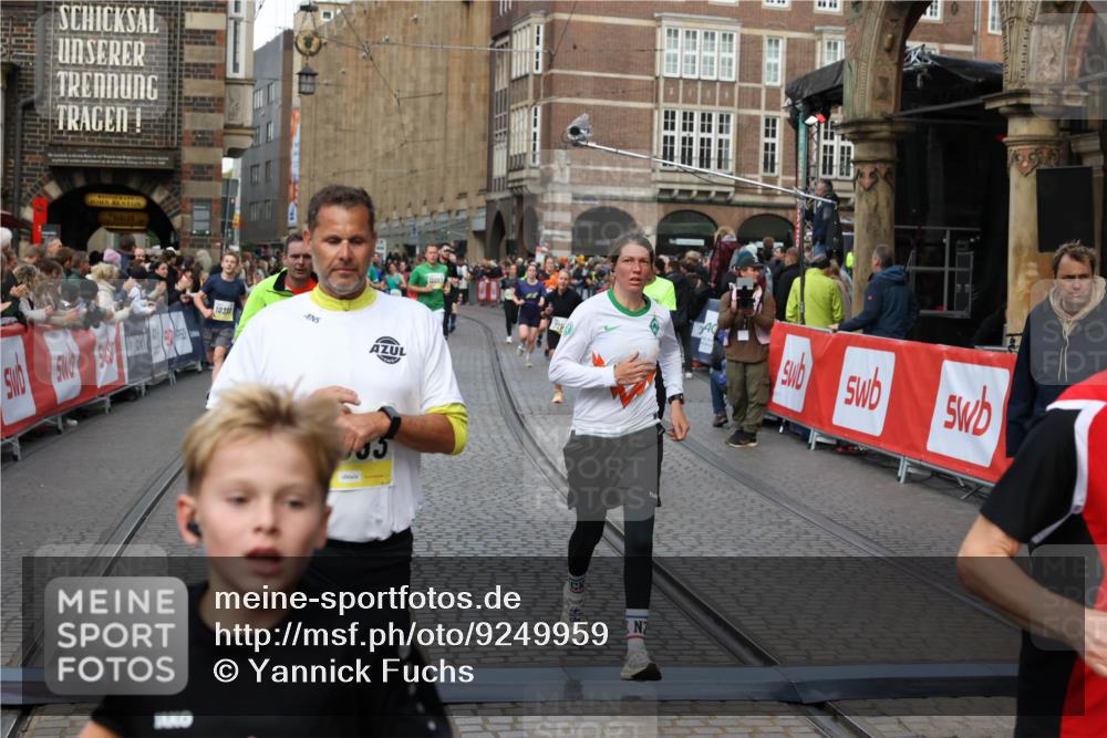 05.10.2025 - 20. swb-Marathon Bremen Yannick Fuchs http://msf.ph/oto/9249959 05.10.2025 10:53:25 Ziel 9263, 9449, 9539, 9834, 9956, 10242, 10317, 10460, 10806, 10958, 10993, 11175, 11377, 11510, 11512 meine-sportfotos.de