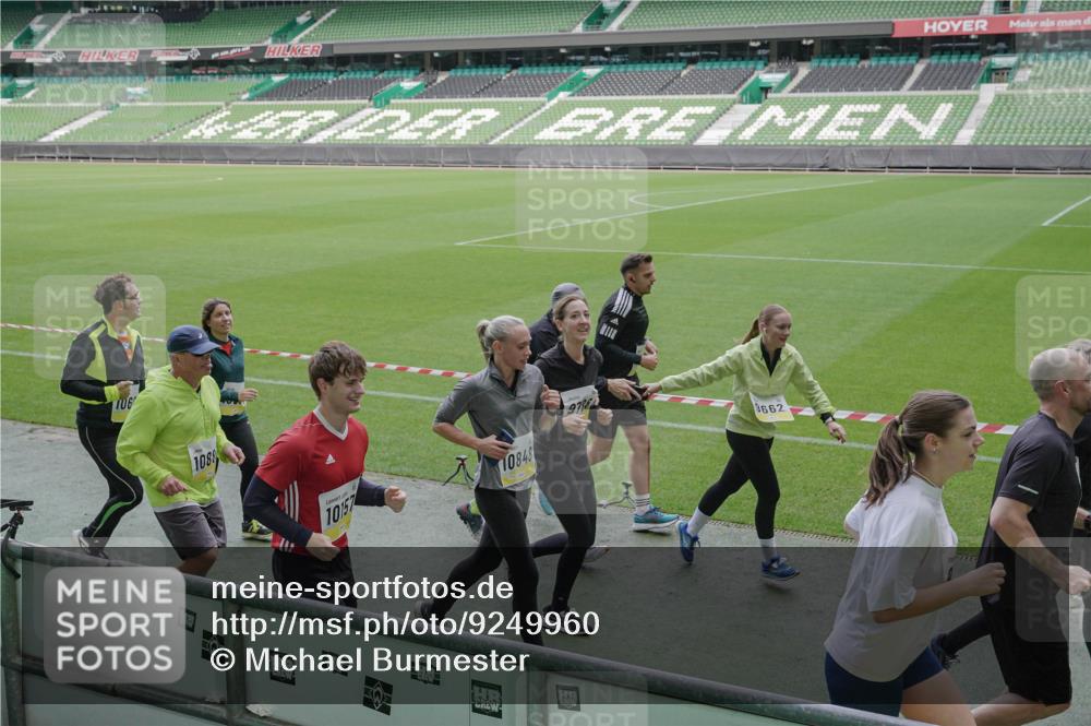 05.10.2025 - 20. swb-Marathon Bremen Michael Burmester http://msf.ph/oto/9249960 05.10.2025 10:40:00 Laufen im Stadion 7654, 7779, 7789, 7799, 7979, 9002, 9180, 9186, 9220, 9224, 9225, 9228, 9241, 9275, 9286, 9308, 9315, 9325, 9387, 9419, 9423, 9491, 9515, 9523, 9552, 9554, 9571, 9615, 9619, 9623, 9644, 9661, 9662, 9713, 9721, 9780, 9786, 9866, 9901, 9908, 9931, 9944, 9976, 10018, 10021, 10025, 10157, 10160, 10185, 10192, 10207, 10238, 10286, 10289, 10374, 10383, 10422, 10426, 10451, 10462, 10531, 10532, 10542, 10567, 10587, 10597, 10603, 10604, 10619, 10674, 10699, 10737, 10749 meine-sportfotos.de