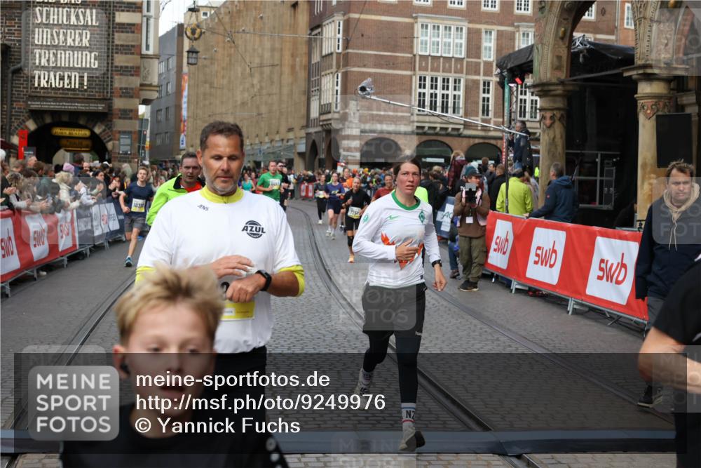 05.10.2025 - 20. swb-Marathon Bremen Yannick Fuchs http://msf.ph/oto/9249976 05.10.2025 10:53:25 Ziel 9263, 9449, 9539, 9834, 9956, 10242, 10317, 10460, 10806, 10958, 10993, 11175, 11377, 11510, 11512 meine-sportfotos.de