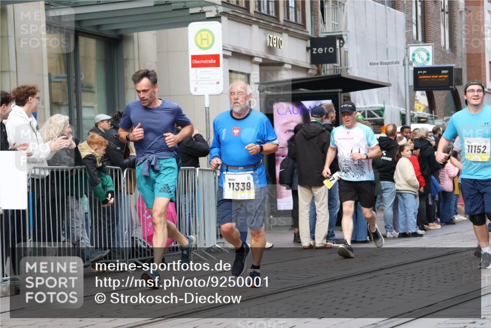 05.10.2025 - 20. swb-Marathon Bremen Strokosch-Dieckow http://msf.ph/oto/9250001 05.10.2025 10:53:41 Ziel 9313, 9402, 9456, 9520, 9548, 9701, 9807, 9835, 9900, 9935, 10019, 10046, 10075, 10163, 10484, 10616, 10631, 10662, 10696, 10785, 11151, 11152, 11203, 11303, 11339, 11347, 11383, 11432, 11445, 11533, 11593, 9313, 9402, 9456, 9520, 9548, 9701, 9807, 9835, 9900, 9935, 10019, 10046, 10075, 10163, 10484, 10616, 10631, 10662, 10696, 10785, 11151, 11152, 11203, 11303, 11339, 11347, 11383, 11432, 11445, 11533, 11593 meine-sportfotos.de
