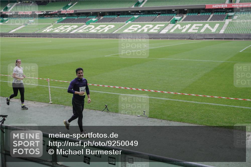 05.10.2025 - 20. swb-Marathon Bremen Michael Burmester http://msf.ph/oto/9250049 05.10.2025 10:40:03 Laufen im Stadion 7654, 7779, 7789, 7799, 7979, 9002, 9180, 9186, 9220, 9228, 9241, 9275, 9286, 9308, 9315, 9325, 9387, 9419, 9423, 9491, 9523, 9552, 9554, 9571, 9615, 9619, 9623, 9644, 9661, 9662, 9713, 9721, 9780, 9786, 9866, 9901, 9931, 9976, 10018, 10021, 10025, 10157, 10160, 10185, 10192, 10207, 10238, 10286, 10289, 10374, 10383, 10422, 10426, 10451, 10462, 10531, 10532, 10542, 10567, 10587, 10597, 10603, 10604, 10619, 10674, 10699, 10737, 10749, 11090, 11270, 7654, 9224 meine-sportfotos.de