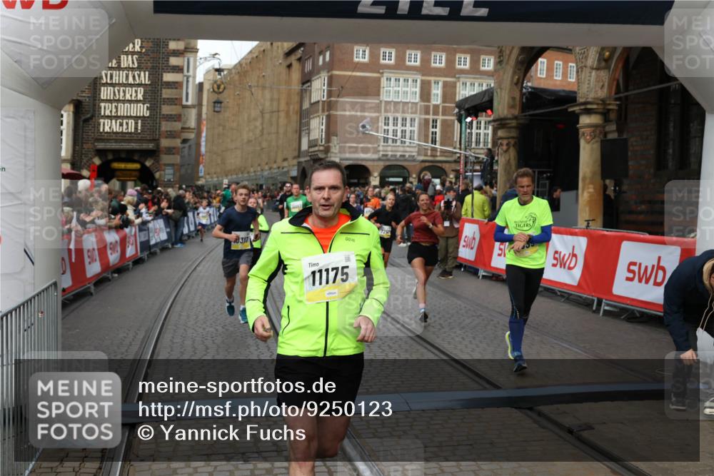 05.10.2025 - 20. swb-Marathon Bremen Yannick Fuchs http://msf.ph/oto/9250123 05.10.2025 10:53:27 Ziel 7193, 7251, 9263, 9539, 9717, 9956, 10057, 10317, 10806, 10958, 10993, 11174, 11175, 11377, 11510, 11512 meine-sportfotos.de