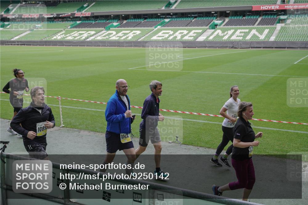 05.10.2025 - 20. swb-Marathon Bremen Michael Burmester http://msf.ph/oto/9250142 05.10.2025 10:40:06 Laufen im Stadion 7779, 7789, 7799, 7979, 9002, 9180, 9186, 9220, 9228, 9241, 9275, 9286, 9308, 9315, 9325, 9387, 9419, 9423, 9491, 9523, 9552, 9554, 9571, 9615, 9619, 9623, 9644, 9661, 9662, 9721, 9780, 9786, 9866, 9901, 9931, 9976, 10025, 10157, 10160, 10185, 10192, 10193, 10207, 10286, 10289, 10374, 10383, 10422, 10426, 10451, 10462, 10531, 10532, 10542, 10567, 10587, 10597, 10603, 10604, 10619, 10674, 10699, 10737, 10749, 11090, 11270, 7654, 9224 meine-sportfotos.de