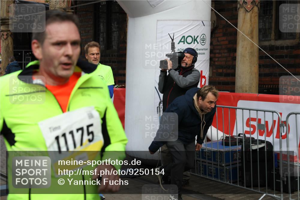 05.10.2025 - 20. swb-Marathon Bremen Yannick Fuchs http://msf.ph/oto/9250154 05.10.2025 10:53:28 Ziel 7193, 7251, 9263, 9539, 9717, 9868, 9956, 10057, 10317, 10806, 10993, 11174, 11175, 11510 meine-sportfotos.de