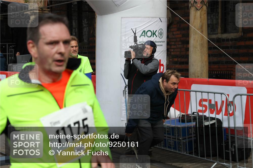 05.10.2025 - 20. swb-Marathon Bremen Yannick Fuchs http://msf.ph/oto/9250161 05.10.2025 10:53:28 Ziel 7193, 7251, 9263, 9539, 9717, 9868, 9956, 10057, 10317, 10806, 10993, 11174, 11175, 11510 meine-sportfotos.de
