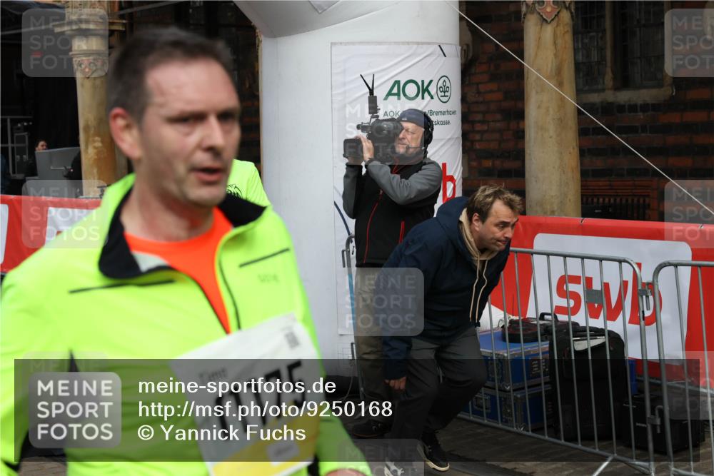 05.10.2025 - 20. swb-Marathon Bremen Yannick Fuchs http://msf.ph/oto/9250168 05.10.2025 10:53:28 Ziel 7193, 7251, 9263, 9539, 9717, 9868, 9956, 10057, 10317, 10806, 10993, 11174, 11175, 11510 meine-sportfotos.de