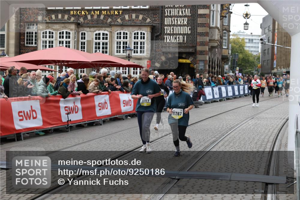 05.10.2025 - 20. swb-Marathon Bremen Yannick Fuchs http://msf.ph/oto/9250186 05.10.2025 11:13:35 Ziel 10273, 11117, 11367 meine-sportfotos.de