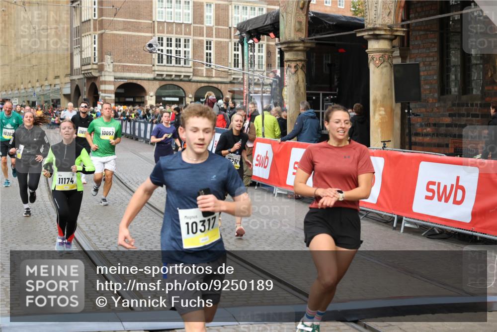 05.10.2025 - 20. swb-Marathon Bremen Yannick Fuchs http://msf.ph/oto/9250189 05.10.2025 10:53:28 Ziel 7193, 7251, 9263, 9539, 9717, 9868, 9956, 10057, 10317, 10806, 10993, 11174, 11175, 11510 meine-sportfotos.de