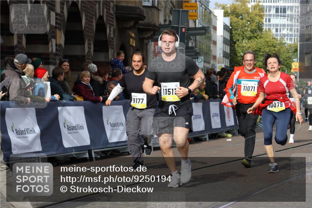 05.10.2025 - 20. swb-Marathon Bremen Strokosch-Dieckow http://msf.ph/oto/9250194 05.10.2025 11:00:34 Ziel 7178, 9177, 9271, 9272, 9531, 10063, 10079, 10518, 11003, 11034, 11071, 11162, 11255, 11511, 11534, 11595, 11610 meine-sportfotos.de