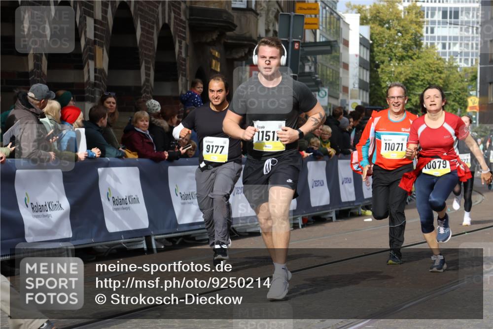 05.10.2025 - 20. swb-Marathon Bremen Strokosch-Dieckow http://msf.ph/oto/9250214 05.10.2025 11:00:34 Ziel 7178, 9177, 9271, 9272, 9531, 10063, 10079, 10518, 11003, 11034, 11071, 11162, 11255, 11511, 11534, 11595, 11610 meine-sportfotos.de