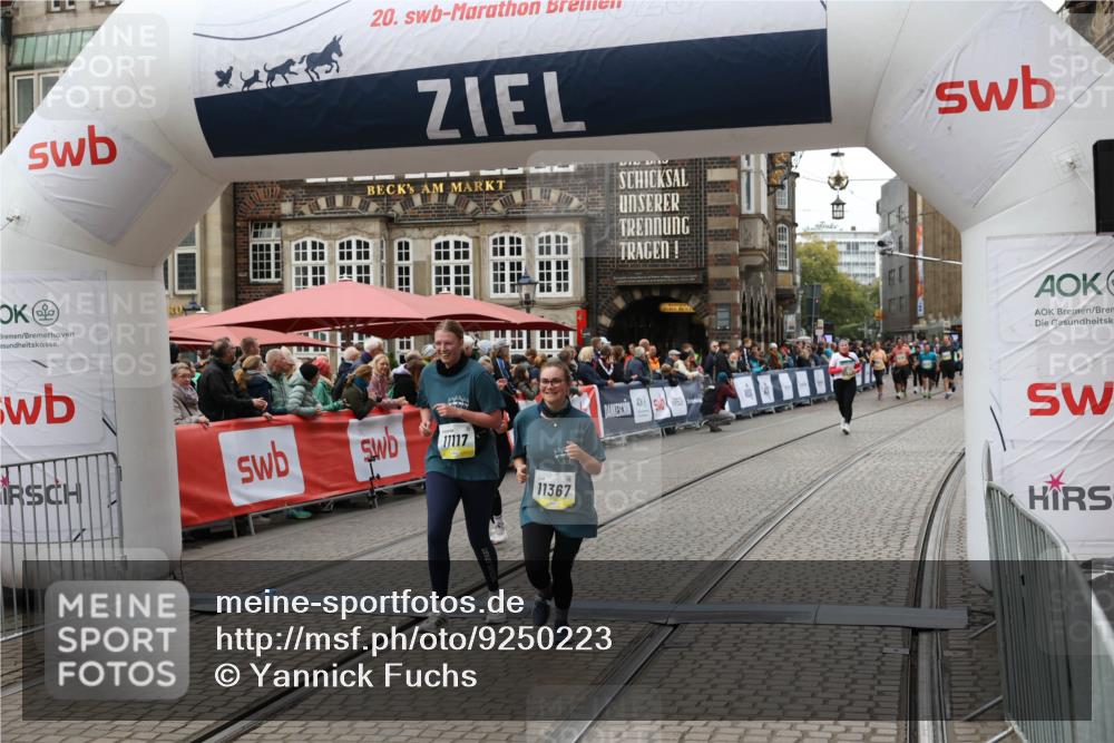 05.10.2025 - 20. swb-Marathon Bremen Yannick Fuchs http://msf.ph/oto/9250223 05.10.2025 11:13:36 Ziel 10273, 11117, 11367 meine-sportfotos.de