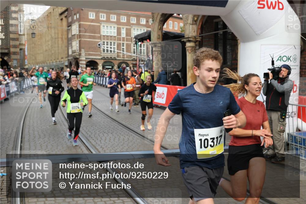 05.10.2025 - 20. swb-Marathon Bremen Yannick Fuchs http://msf.ph/oto/9250229 05.10.2025 10:53:29 Ziel 7193, 7251, 9263, 9539, 9717, 9868, 9956, 10057, 10302, 10317, 10335, 10806, 10993, 11174, 11175, 11510, 11616 meine-sportfotos.de