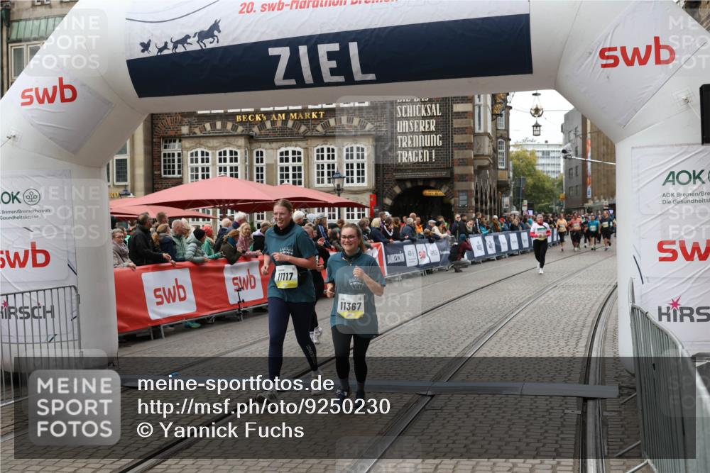 05.10.2025 - 20. swb-Marathon Bremen Yannick Fuchs http://msf.ph/oto/9250230 05.10.2025 11:13:37 Ziel 10273, 11117, 11367 meine-sportfotos.de