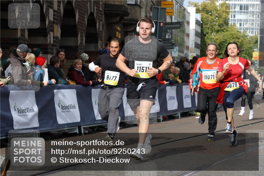 05.10.2025 - 20. swb-Marathon Bremen Strokosch-Dieckow http://msf.ph/oto/9250243 05.10.2025 11:00:34 Ziel 7178, 9177, 9271, 9272, 9531, 10063, 10079, 10518, 11003, 11034, 11071, 11162, 11255, 11511, 11534, 11595, 11610 meine-sportfotos.de