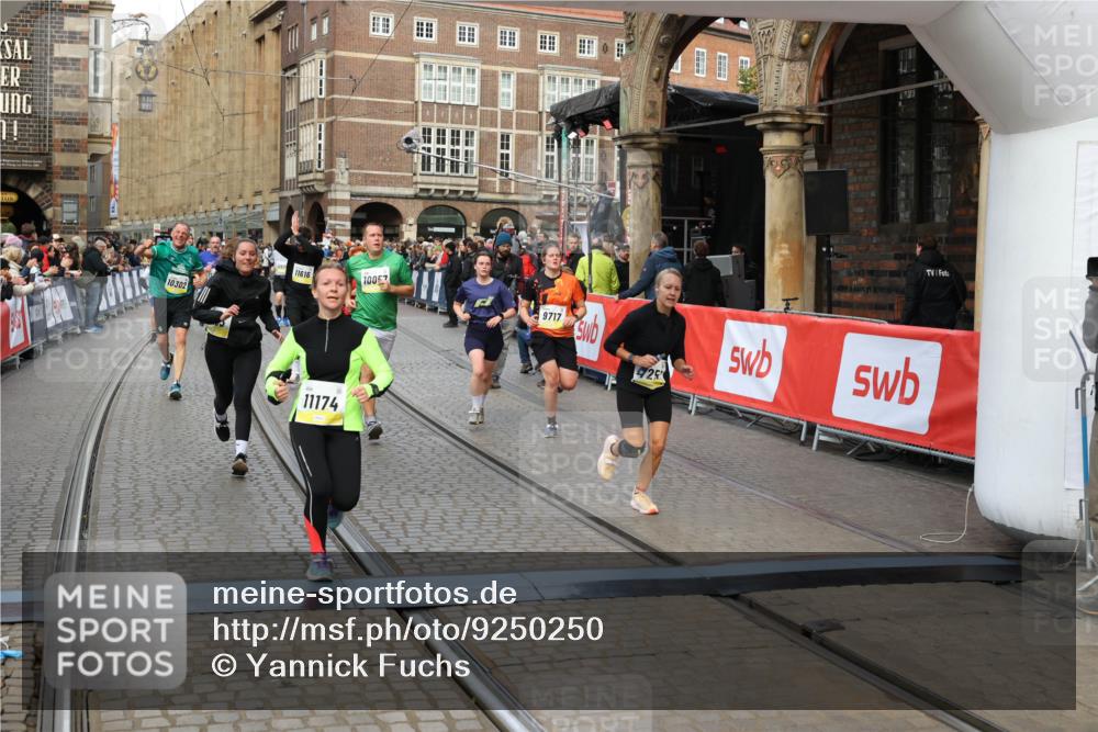 05.10.2025 - 20. swb-Marathon Bremen Yannick Fuchs http://msf.ph/oto/9250250 05.10.2025 10:53:29 Ziel 7193, 7251, 9263, 9539, 9717, 9868, 9956, 10057, 10302, 10317, 10335, 10806, 10993, 11174, 11175, 11510, 11616 meine-sportfotos.de