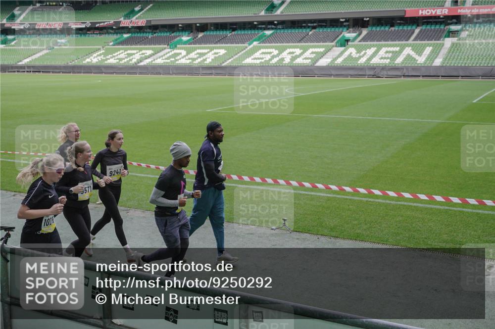 05.10.2025 - 20. swb-Marathon Bremen Michael Burmester http://msf.ph/oto/9250292 05.10.2025 10:40:16 Laufen im Stadion 7779, 7789, 7799, 8111, 9186, 9220, 9241, 9245, 9275, 9286, 9308, 9321, 9387, 9419, 9423, 9440, 9466, 9491, 9552, 9554, 9571, 9615, 9619, 9623, 9661, 9662, 9690, 9721, 9780, 9786, 9866, 9901, 9931, 9976, 10001, 10025, 10135, 10157, 10160, 10168, 10185, 10192, 10193, 10243, 10286, 10343, 10383, 10419, 10422, 10451, 10462, 10532, 10542, 10563, 10580, 10587, 10597, 10603, 10604, 10619, 10674, 10699, 10737, 11090, 11270, 7654, 7979, 9002, 9180, 9224 meine-sportfotos.de