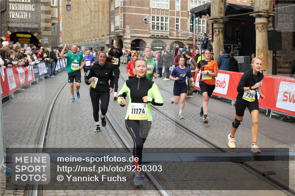 05.10.2025 - 20. swb-Marathon Bremen Yannick Fuchs http://msf.ph/oto/9250303 05.10.2025 10:53:30 Ziel 7193, 7251, 9263, 9539, 9717, 9868, 9956, 10057, 10302, 10317, 10335, 10806, 10993, 11174, 11175, 11510, 11616 meine-sportfotos.de