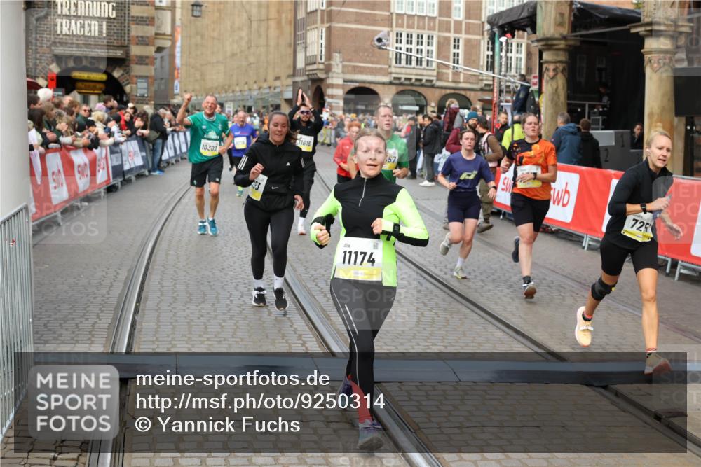 05.10.2025 - 20. swb-Marathon Bremen Yannick Fuchs http://msf.ph/oto/9250314 05.10.2025 10:53:30 Ziel 7193, 7251, 9263, 9539, 9717, 9868, 9956, 10057, 10302, 10317, 10335, 10806, 10993, 11174, 11175, 11510, 11616 meine-sportfotos.de