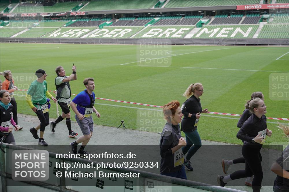 05.10.2025 - 20. swb-Marathon Bremen Michael Burmester http://msf.ph/oto/9250334 05.10.2025 10:40:17 Laufen im Stadion 7779, 7789, 7799, 8111, 9186, 9220, 9241, 9245, 9275, 9286, 9308, 9321, 9387, 9419, 9423, 9440, 9466, 9491, 9552, 9554, 9571, 9615, 9619, 9623, 9661, 9662, 9690, 9721, 9780, 9786, 9866, 9901, 9931, 9976, 10001, 10025, 10135, 10157, 10160, 10168, 10185, 10192, 10193, 10243, 10286, 10343, 10383, 10419, 10422, 10451, 10462, 10532, 10542, 10563, 10580, 10587, 10597, 10603, 10604, 10619, 10674, 10699, 10737, 11090, 11270, 7654, 7979, 9002, 9180, 9224 meine-sportfotos.de
