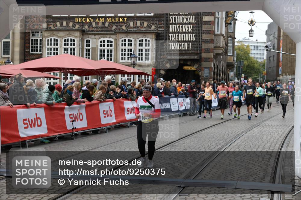 05.10.2025 - 20. swb-Marathon Bremen Yannick Fuchs http://msf.ph/oto/9250375 05.10.2025 11:13:44 Ziel 10273, 10433 meine-sportfotos.de