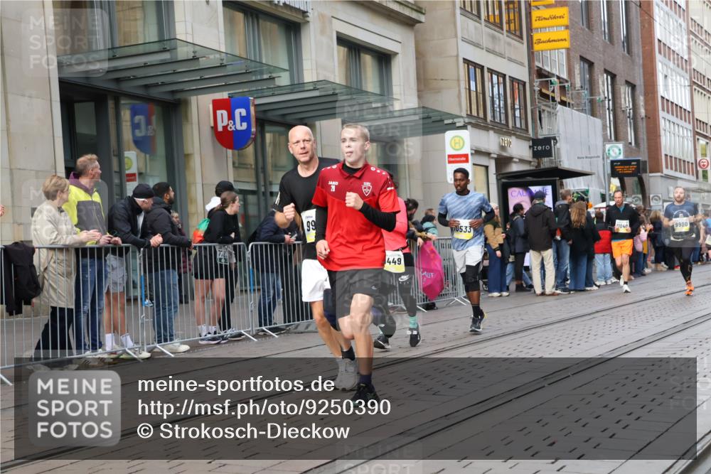 05.10.2025 - 20. swb-Marathon Bremen Strokosch-Dieckow http://msf.ph/oto/9250390 05.10.2025 10:53:54 Ziel 9402, 9407, 9520, 9574, 9807, 9835, 9900, 9935, 10019, 10075, 10097, 10234, 10402, 10533, 10631, 10662, 10915, 11040, 11151, 11203, 11271, 11303, 11339, 11347, 11432, 11449, 11593, 9402, 9407, 9520, 9574, 9807, 9835, 9900, 9935, 10019, 10075, 10097, 10234, 10402, 10533, 10631, 10662, 10915, 11040, 11151, 11203, 11271, 11303, 11339, 11347, 11432, 11449, 11593 meine-sportfotos.de
