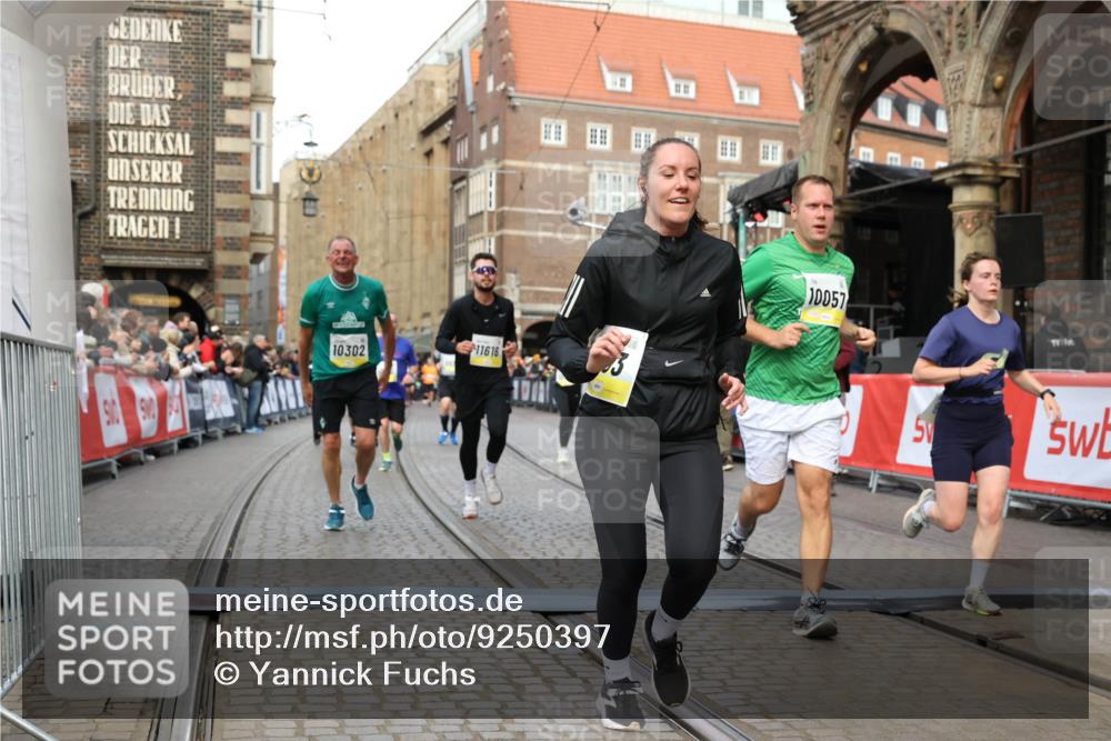 05.10.2025 - 20. swb-Marathon Bremen Yannick Fuchs http://msf.ph/oto/9250397 05.10.2025 10:53:31 Ziel 7193, 7251, 9263, 9539, 9717, 9868, 9957, 10057, 10302, 10317, 10335, 10655, 10993, 11174, 11175, 11616, 11716 meine-sportfotos.de