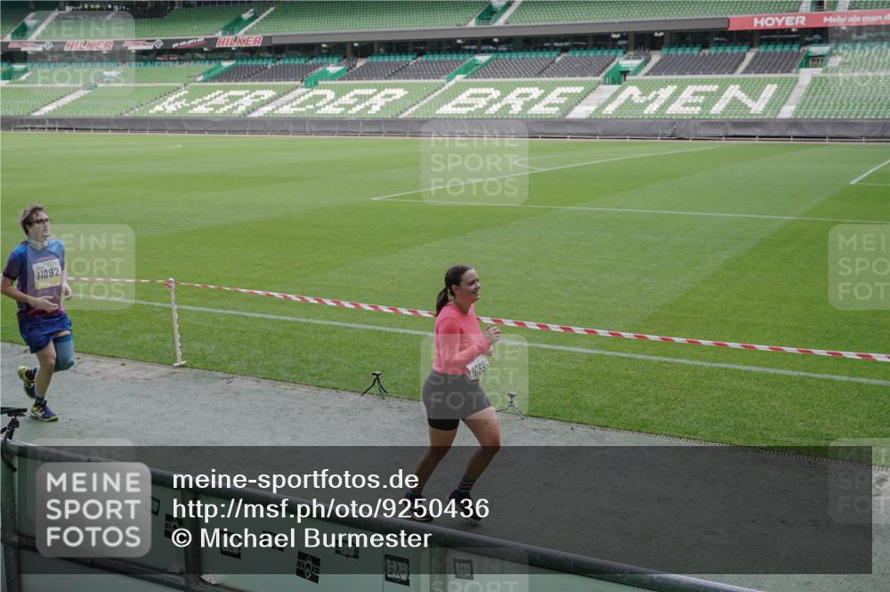05.10.2025 - 20. swb-Marathon Bremen Michael Burmester http://msf.ph/oto/9250436 05.10.2025 10:40:22 Laufen im Stadion 7779, 7799, 8111, 9205, 9220, 9241, 9245, 9275, 9286, 9308, 9321, 9387, 9423, 9440, 9466, 9491, 9552, 9554, 9571, 9615, 9619, 9623, 9661, 9662, 9690, 9712, 9721, 9786, 9866, 9901, 9931, 9976, 10001, 10025, 10081, 10135, 10157, 10160, 10168, 10185, 10192, 10193, 10243, 10286, 10343, 10383, 10419, 10422, 10451, 10532, 10542, 10563, 10580, 10603, 10604, 10619, 10674, 10699, 10737, 11090, 11270, 7654, 7789, 7979, 9002, 9180, 9186, 9224, 9419, 11044 meine-sportfotos.de