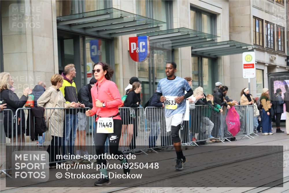 05.10.2025 - 20. swb-Marathon Bremen Strokosch-Dieckow http://msf.ph/oto/9250448 05.10.2025 10:53:55 Ziel 9392, 9402, 9407, 9520, 9574, 9633, 9807, 9835, 9900, 9935, 10019, 10097, 10234, 10402, 10533, 10631, 10662, 10810, 10915, 11040, 11151, 11203, 11271, 11303, 11347, 11432, 11449, 11593, 9392, 9402, 9407, 9520, 9574, 9633, 9807, 9835, 9900, 9935, 10019, 10097, 10234, 10402, 10533, 10631, 10662, 10810, 10915, 11040, 11151, 11203, 11271, 11303, 11347, 11432, 11449, 11593 meine-sportfotos.de