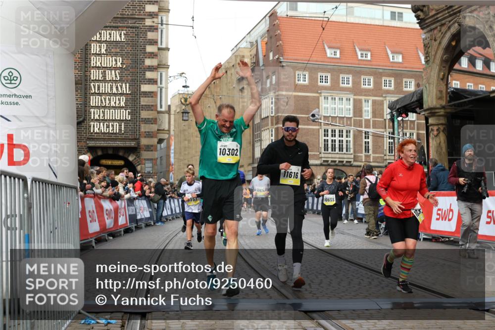 05.10.2025 - 20. swb-Marathon Bremen Yannick Fuchs http://msf.ph/oto/9250460 05.10.2025 10:53:32 Ziel 7193, 7251, 9263, 9539, 9717, 9868, 9957, 10057, 10302, 10317, 10335, 10369, 10468, 10655, 10934, 11174, 11175, 11545, 11616, 11716 meine-sportfotos.de