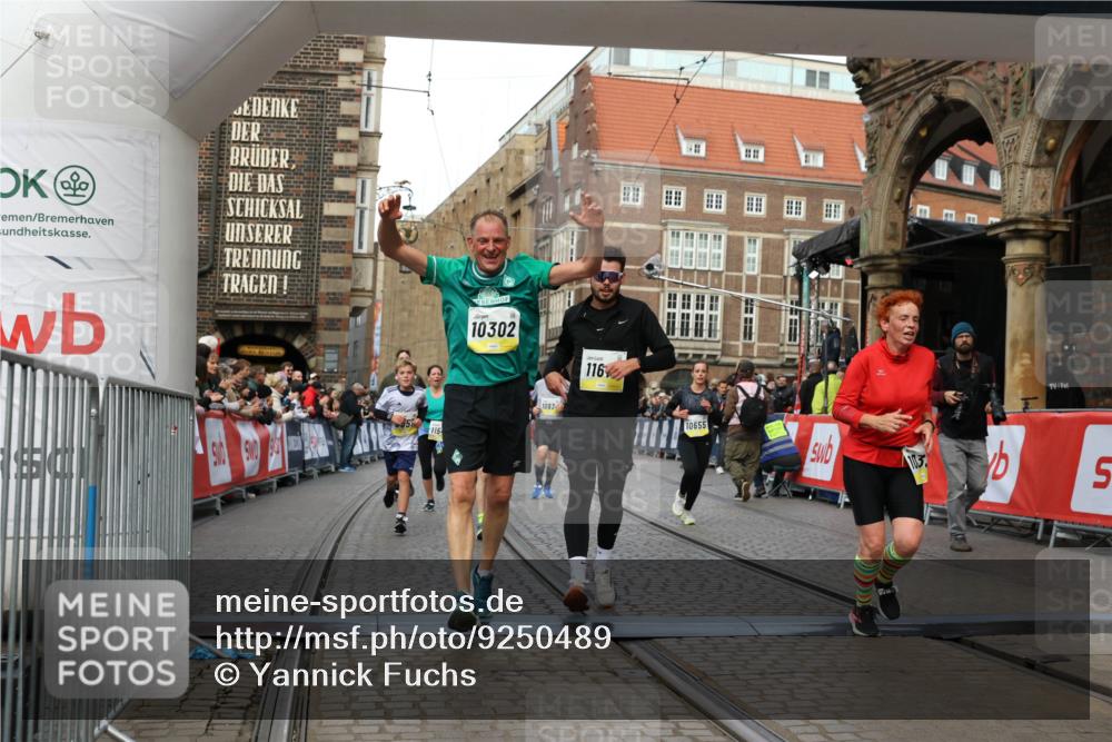 05.10.2025 - 20. swb-Marathon Bremen Yannick Fuchs http://msf.ph/oto/9250489 05.10.2025 10:53:32 Ziel 7193, 7251, 9263, 9539, 9717, 9868, 9957, 10057, 10302, 10317, 10335, 10369, 10468, 10655, 10934, 11174, 11175, 11545, 11616, 11716 meine-sportfotos.de