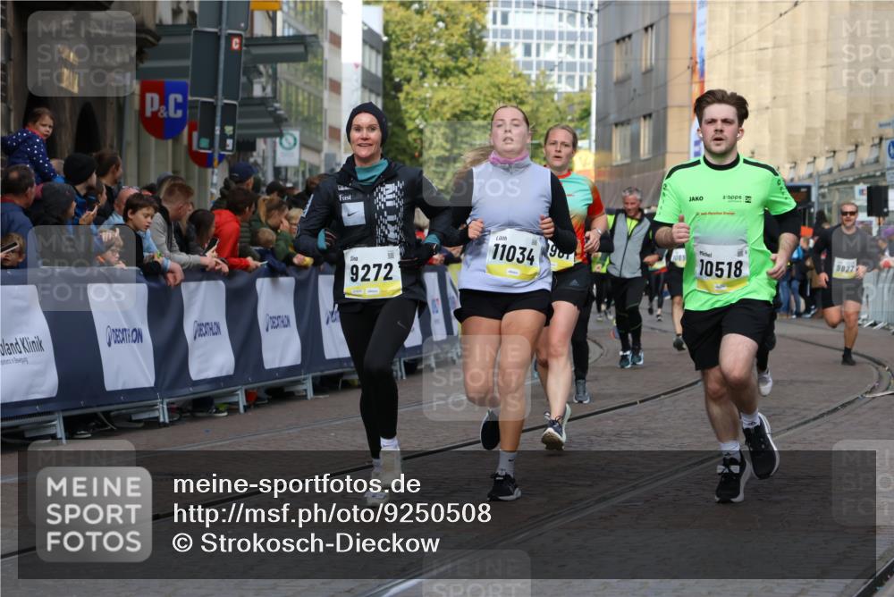05.10.2025 - 20. swb-Marathon Bremen Strokosch-Dieckow http://msf.ph/oto/9250508 05.10.2025 11:00:40 Ziel 9272, 9327, 9389, 9827, 9858, 10182, 10518, 10571, 10690, 10872, 10901, 11034, 11162 meine-sportfotos.de