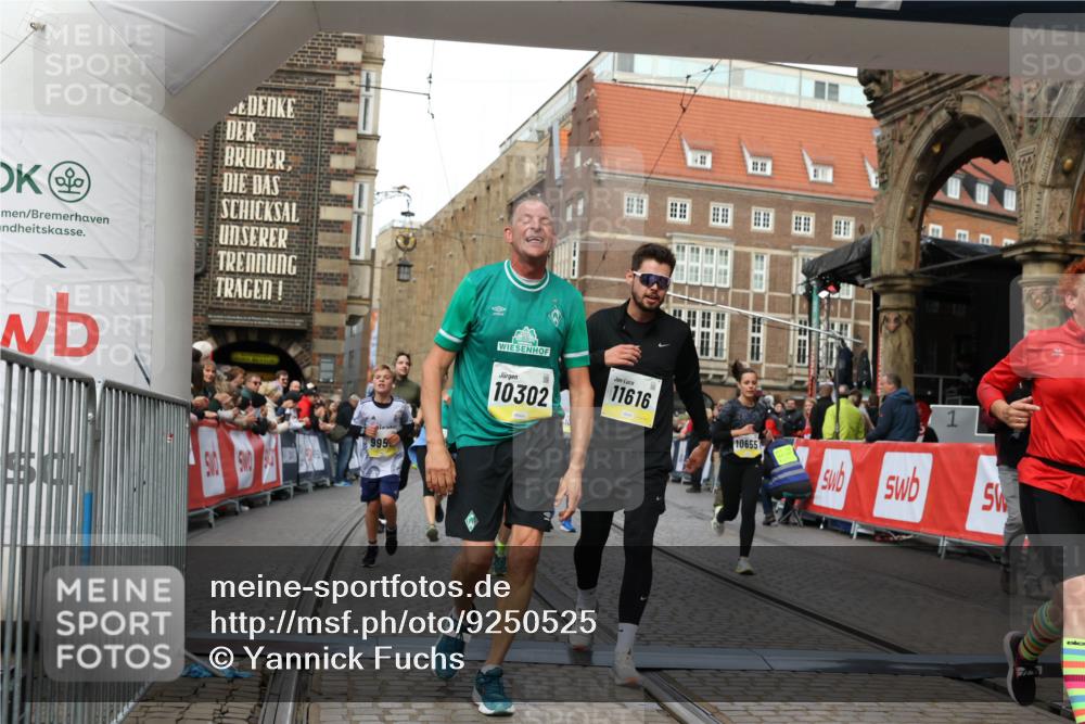 05.10.2025 - 20. swb-Marathon Bremen Yannick Fuchs http://msf.ph/oto/9250525 05.10.2025 10:53:33 Ziel 7193, 7251, 9263, 9539, 9717, 9868, 9957, 10057, 10302, 10317, 10335, 10369, 10468, 10655, 10934, 11174, 11175, 11545, 11616, 11716 meine-sportfotos.de