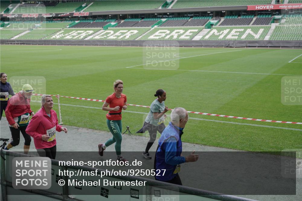 05.10.2025 - 20. swb-Marathon Bremen Michael Burmester http://msf.ph/oto/9250527 05.10.2025 10:40:25 Laufen im Stadion 7779, 7799, 8111, 9205, 9220, 9241, 9245, 9275, 9286, 9308, 9321, 9387, 9423, 9440, 9466, 9491, 9552, 9554, 9571, 9615, 9619, 9623, 9661, 9662, 9690, 9712, 9721, 9786, 9804, 9866, 9901, 9931, 9942, 9976, 10001, 10058, 10081, 10135, 10157, 10160, 10168, 10185, 10192, 10193, 10243, 10286, 10343, 10383, 10419, 10422, 10451, 10532, 10542, 10563, 10580, 10603, 10604, 10619, 10674, 10699, 10737, 11090, 11270, 7779, 7789, 7979, 9002, 9180, 9186, 9419, 11044 meine-sportfotos.de