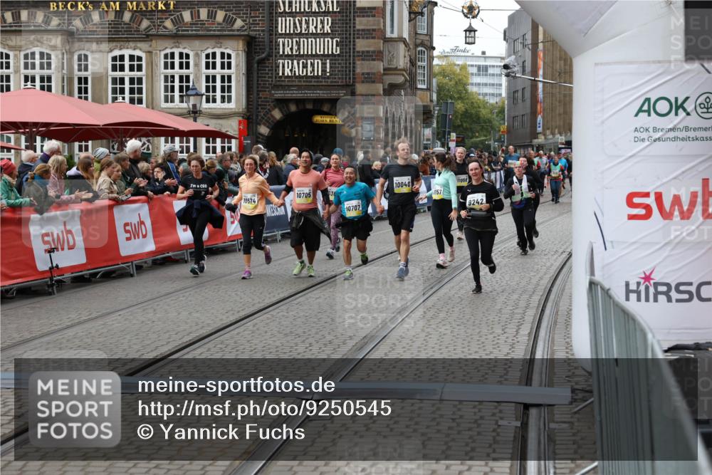 05.10.2025 - 20. swb-Marathon Bremen Yannick Fuchs http://msf.ph/oto/9250545 05.10.2025 11:13:47 Ziel 9242, 9899, 10040, 10364, 10433, 10574, 10705, 10707, 10957, 11264, 11385 meine-sportfotos.de