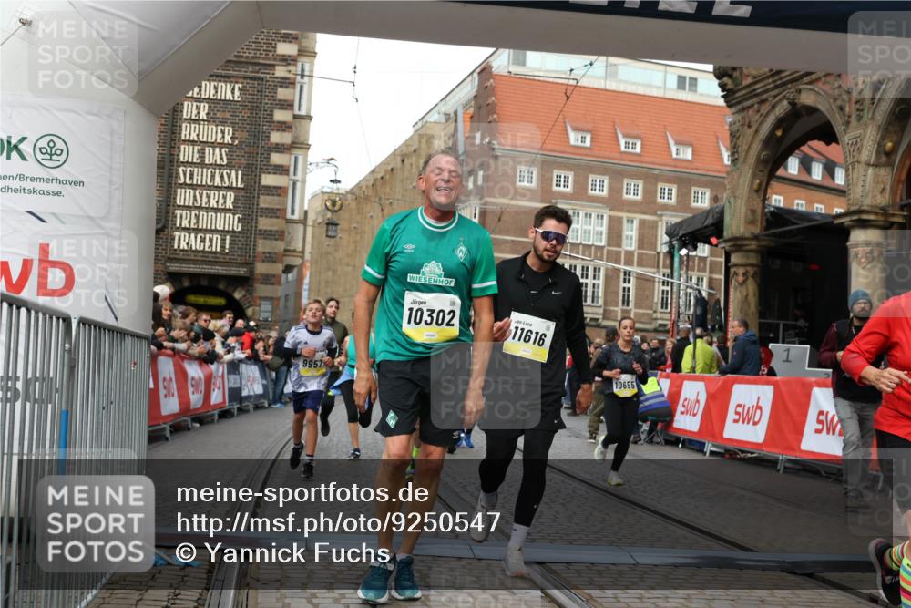 05.10.2025 - 20. swb-Marathon Bremen Yannick Fuchs http://msf.ph/oto/9250547 05.10.2025 10:53:33 Ziel 7193, 7251, 9263, 9539, 9717, 9868, 9957, 10057, 10302, 10317, 10335, 10369, 10468, 10655, 10934, 11174, 11175, 11545, 11616, 11716 meine-sportfotos.de