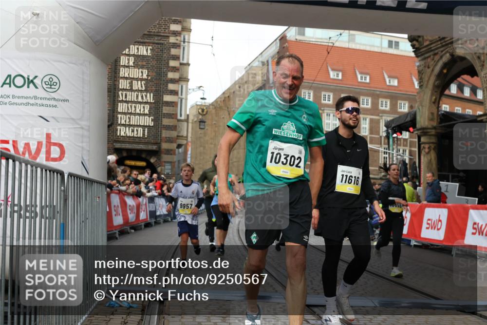 05.10.2025 - 20. swb-Marathon Bremen Yannick Fuchs http://msf.ph/oto/9250567 05.10.2025 10:53:33 Ziel 7193, 7251, 9263, 9539, 9717, 9868, 9957, 10057, 10302, 10317, 10335, 10369, 10468, 10655, 10934, 11174, 11175, 11545, 11616, 11716 meine-sportfotos.de