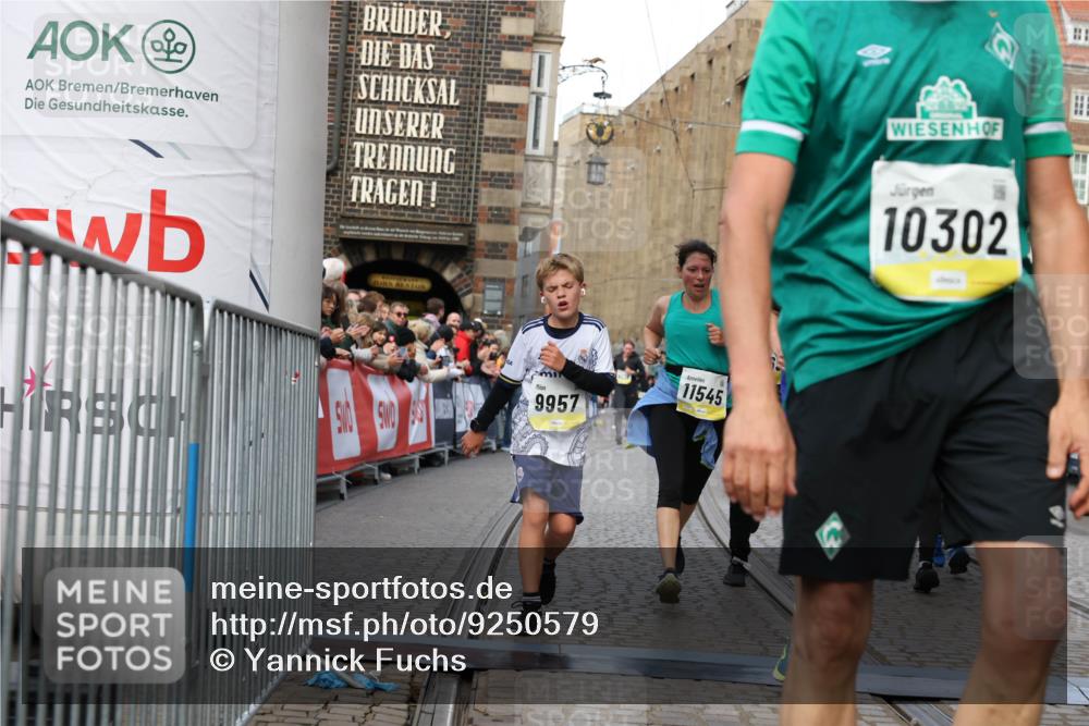 05.10.2025 - 20. swb-Marathon Bremen Yannick Fuchs http://msf.ph/oto/9250579 05.10.2025 10:53:34 Ziel 7193, 7251, 9263, 9539, 9717, 9868, 9957, 10057, 10302, 10317, 10335, 10369, 10468, 10655, 10934, 11174, 11545, 11616, 11716 meine-sportfotos.de
