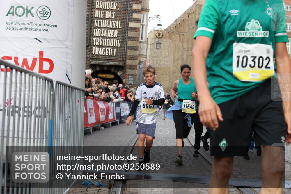 05.10.2025 - 20. swb-Marathon Bremen Yannick Fuchs http://msf.ph/oto/9250589 05.10.2025 10:53:34 Ziel 7193, 7251, 9263, 9539, 9717, 9868, 9957, 10057, 10302, 10317, 10335, 10369, 10468, 10655, 10934, 11174, 11545, 11616, 11716 meine-sportfotos.de