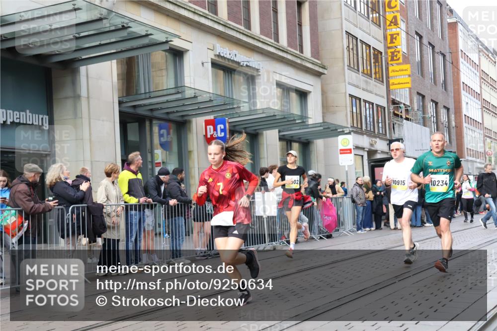 05.10.2025 - 20. swb-Marathon Bremen Strokosch-Dieckow http://msf.ph/oto/9250634 05.10.2025 10:54:02 Ziel 9367, 9392, 9402, 9407, 9574, 9633, 9900, 9935, 10032, 10097, 10178, 10234, 10296, 10402, 10533, 10768, 10810, 10915, 11040, 11045, 11089, 11203, 11271, 11449, 9367, 9392, 9402, 9407, 9574, 9633, 9900, 9935, 10032, 10097, 10178, 10234, 10296, 10402, 10533, 10768, 10810, 10915, 11040, 11045, 11089, 11203, 11271, 11449 meine-sportfotos.de