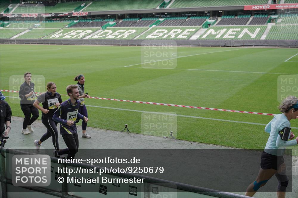 05.10.2025 - 20. swb-Marathon Bremen Michael Burmester http://msf.ph/oto/9250679 05.10.2025 10:40:30 Laufen im Stadion 7799, 8111, 9205, 9220, 9241, 9245, 9275, 9286, 9308, 9321, 9387, 9423, 9440, 9466, 9483, 9491, 9552, 9554, 9571, 9615, 9619, 9623, 9662, 9690, 9712, 9721, 9786, 9804, 9853, 9866, 9892, 9901, 9931, 9942, 9976, 10001, 10037, 10058, 10081, 10135, 10157, 10160, 10168, 10185, 10193, 10243, 10286, 10343, 10383, 10419, 10422, 10451, 10532, 10542, 10563, 10580, 10603, 10604, 10619, 10674, 10699, 10737, 11090, 11270, 7779, 7789, 7979, 9180, 9186, 9419, 9661, 11044 meine-sportfotos.de