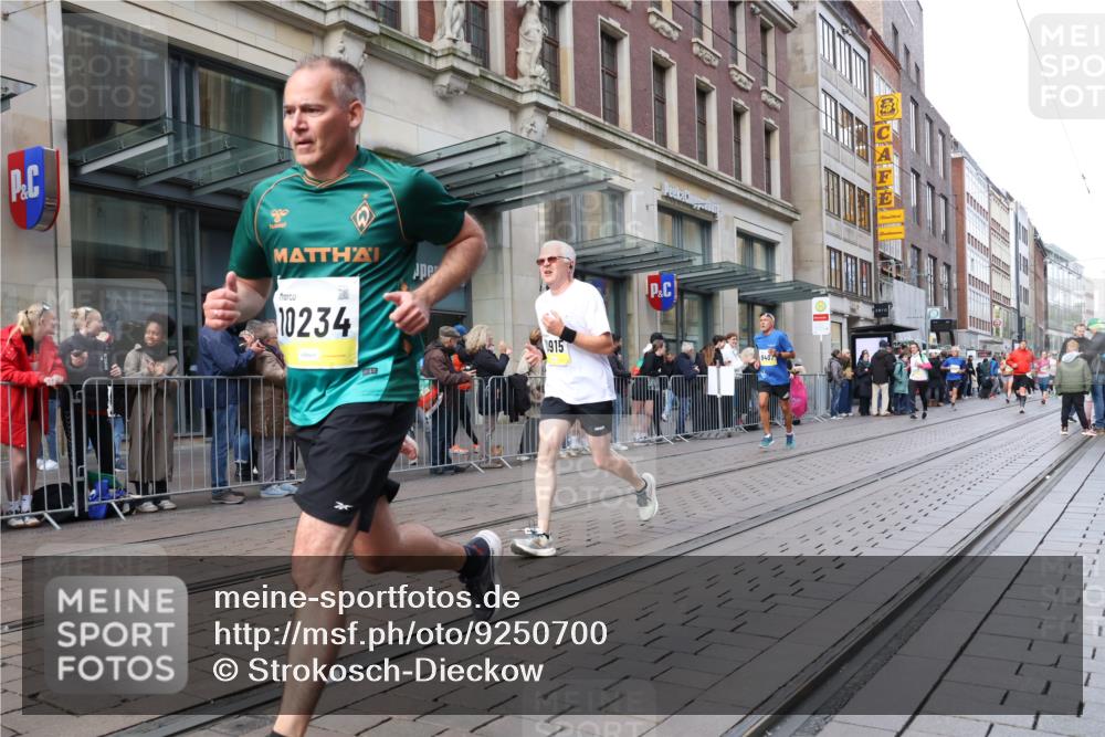 05.10.2025 - 20. swb-Marathon Bremen Strokosch-Dieckow http://msf.ph/oto/9250700 05.10.2025 10:54:04 Ziel 9367, 9392, 9402, 9407, 9574, 9633, 9900, 9935, 10032, 10097, 10178, 10234, 10296, 10402, 10533, 10768, 10810, 10915, 11040, 11045, 11089, 11203, 11271, 11449, 9367, 9392, 9402, 9407, 9574, 9633, 9900, 9935, 10032, 10097, 10178, 10234, 10296, 10402, 10533, 10768, 10810, 10915, 11040, 11045, 11089, 11203, 11271, 11449 meine-sportfotos.de