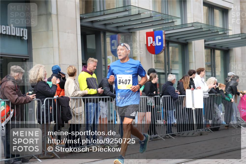 05.10.2025 - 20. swb-Marathon Bremen Strokosch-Dieckow http://msf.ph/oto/9250725 05.10.2025 10:54:05 Ziel 9367, 9392, 9407, 9574, 9633, 9900, 10032, 10097, 10178, 10234, 10296, 10402, 10533, 10768, 10810, 10915, 11040, 11045, 11089, 11203, 11271, 11449, 11694, 9367, 9392, 9407, 9574, 9633, 9900, 10032, 10097, 10178, 10234, 10296, 10402, 10533, 10768, 10810, 10915, 11040, 11045, 11089, 11203, 11271, 11449, 11694 meine-sportfotos.de